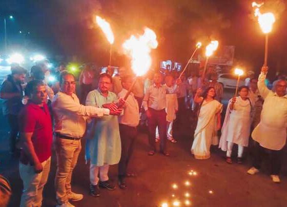 Jantar Mantar Protest Wrestlers voices found support in Bhilai, showing solidarity by lighting torches