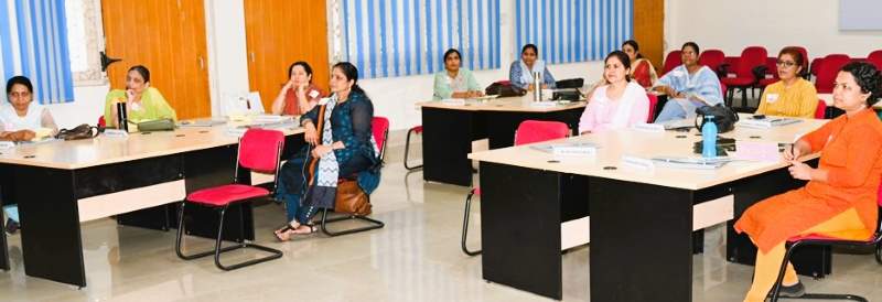 लीडरशिप एंड मैनेजमेंट प्रोडक्टिविटी का हुनर सीख रहीं BSP की महिला कार्मिक, CISF की DIG ने दिया मंत्र