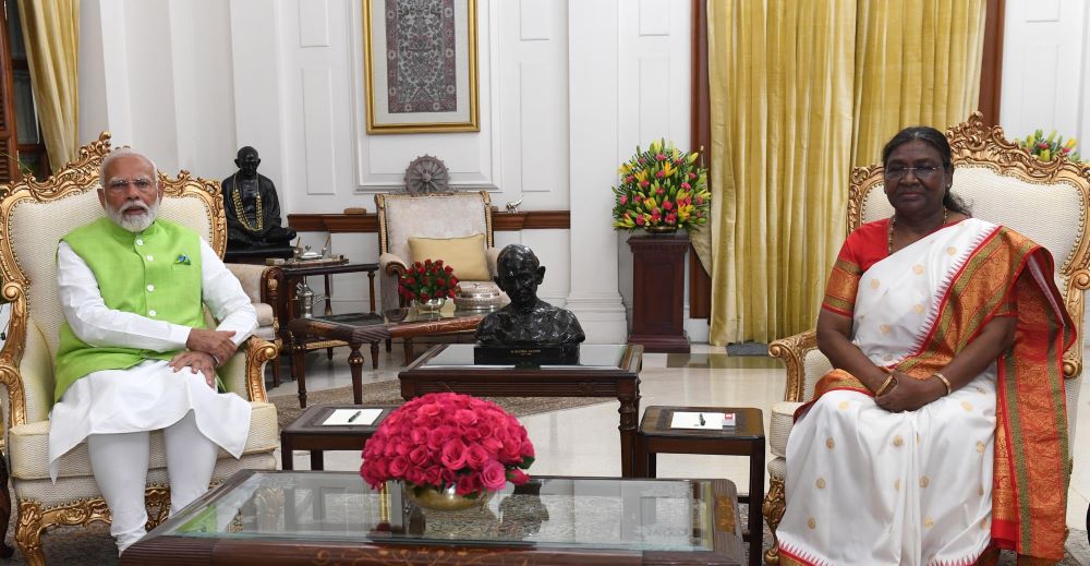 PM Modi submitted resignation to President Draupadi Murmu