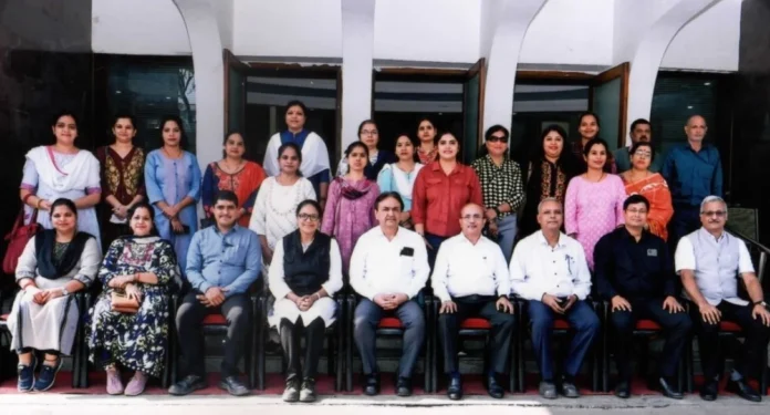 Bhilai Steel Plant Wives of officers visited the plant under the program “Aap Bhi Janiye” Bhilai Steel Plant: Wives of officers visited the plant under the program “Aap Bhi Janiye”