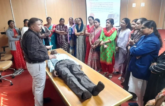 The wives of the employees of Bhilai Steel Plant expressed their anger and said-ham bhi hain taiyar The wives of the employees of Bhilai Steel Plant expressed their anger and said-ham bhi hain taiyar