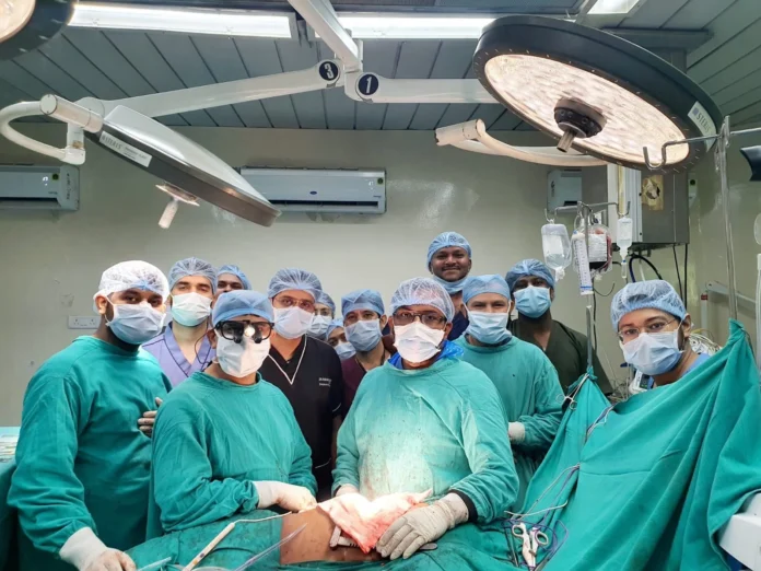 Doctors of Raipur Ambedkar Hospital removed five kg tumor stuck to lungs and heart Doctors of Ambedkar Hospital created history, removed five kg tumor stuck to lungs and heart