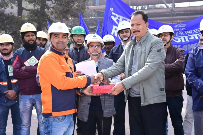 Bokaro Steel Plant: Road Safety Carnival in SMS New, Employees received gifts