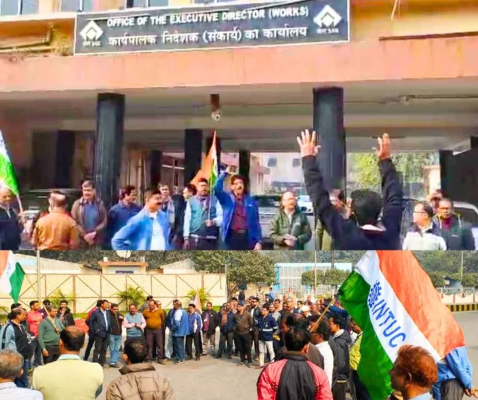 SAIL NEWS Officers received outstanding arrears, Durgapur Steel Plant employees surrounded ED Works office, threatened DIC Anirban Dasgupta SAIL NEWS: Officers received outstanding arrears, Durgapur Steel Plant employees surrounded ED Works office, threatened DIC Anirban Dasgupta