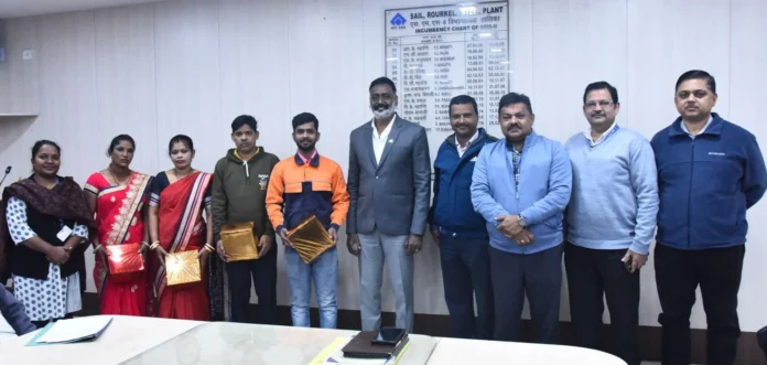 SAIL Rourkela Steel Plant Contract workers doing excellent work in Steel Melting Shop-II honored SAIL Rourkela Steel Plant: Contract workers doing excellent work in Steel Melting Shop-II honored
