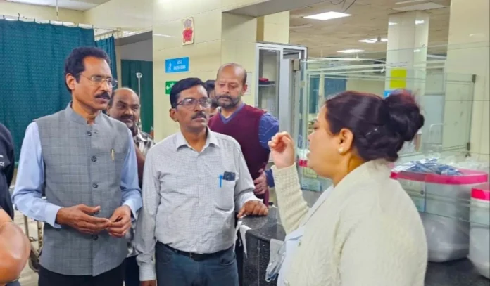 Sector 9 Hospital Joint union leaders arrived to inspect, doctor missing from OPD, arbitrary tea time, patients upset Sector 9 Hospital Joint union leaders arrived to inspect, doctor missing from OPD, arbitrary tea time, patients upset