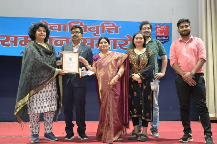Bokaro Steel Plant 7 officers and 47 employees retire together Bokaro Steel Plant 7 officers and 47 employees retire together