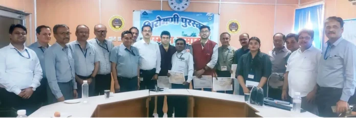 Personnel received memento, dinner set, citation, appreciation letter for spouse and sweet coupon as Shiromani Award Personnel received memento, dinner set, citation, appreciation letter for spouse and sweet coupon as Shiromani Award