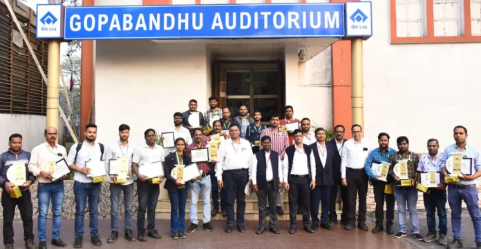 Rourkela-Steel-Plant-Employees-honored-with-Executive-Director-Works-Skills-Excellence-Award Rourkela-Steel-Plant-Employees-honored-with-Executive-Director-Works-Skills-Excellence-Award