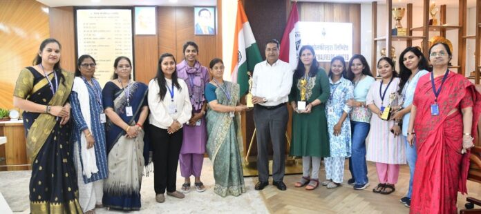 Women in Public Sector Women employees of Western Coalfields Limited won the second Best Enterprise Award Women in Public Sector: Women employees of Western Coalfields Limited won the second Best Enterprise Award