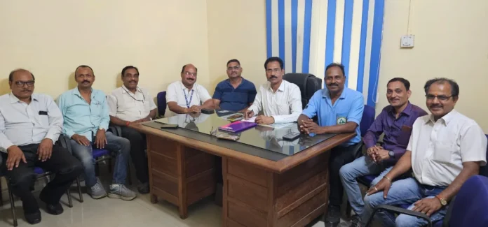 Bhilai Steel Plant 50 thousand rupees should be given as festival advance Bhilai Steel Plant 50 thousand rupees should be given as festival advance