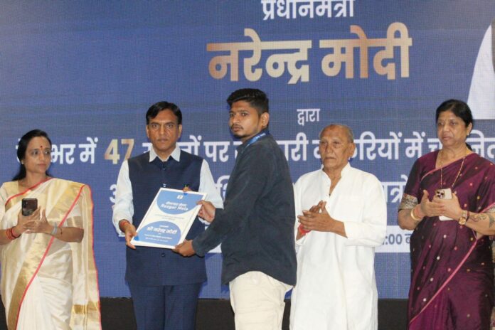 Employees Provident Fund Organization 976 employees got appointment letters in the job fair Employees Provident Fund Organization: 976 employees got appointment letters in the job fair