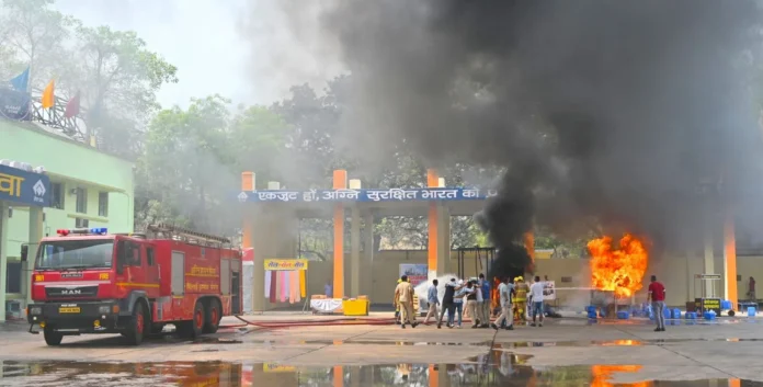 National Fire Service Day 2025 Firefighters of Bhilai Steel Plant showed bravery got this award National Fire Service Day 2025: Firefighters of Bhilai Steel Plant showed bravery, got this award