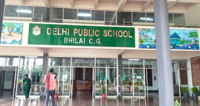 Scorching heat Children are suffering, more than 700 parents of DPS demand to close the school Principal is not receiving the phone Scorching heat Children are suffering, more than 700 parents of DPS demand to close the school Principal is not receiving the phone