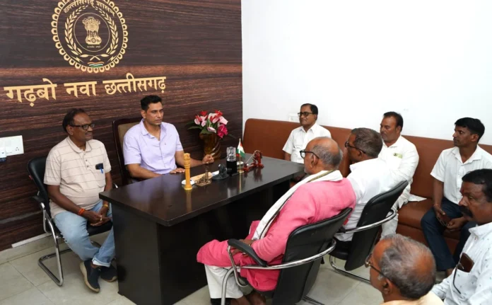 MLA Devendra Yadav heard the problems from township to Khursipar MLA Devendra Yadav heard the problems from township to Khursipar